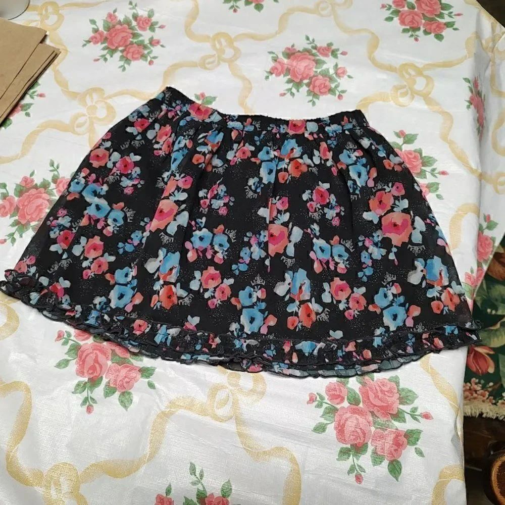 Disney Jumping Beans  Black Flowered Skirt Size Girl's 6 Worn 1 Time